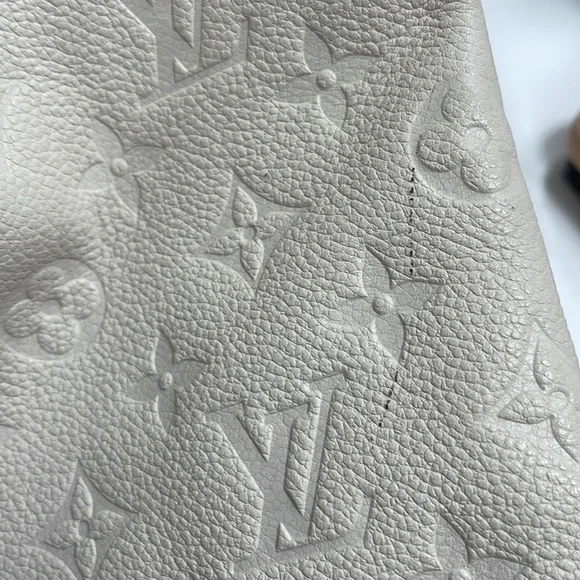 Louis Vuitton Artsy - Picture 15 of 17